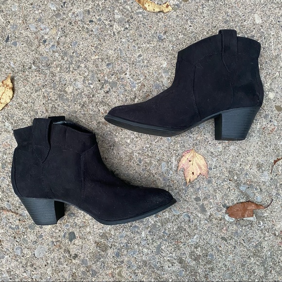 Brand New (NWOT) Black faux suede ankle booties - Picture 2 of 5
